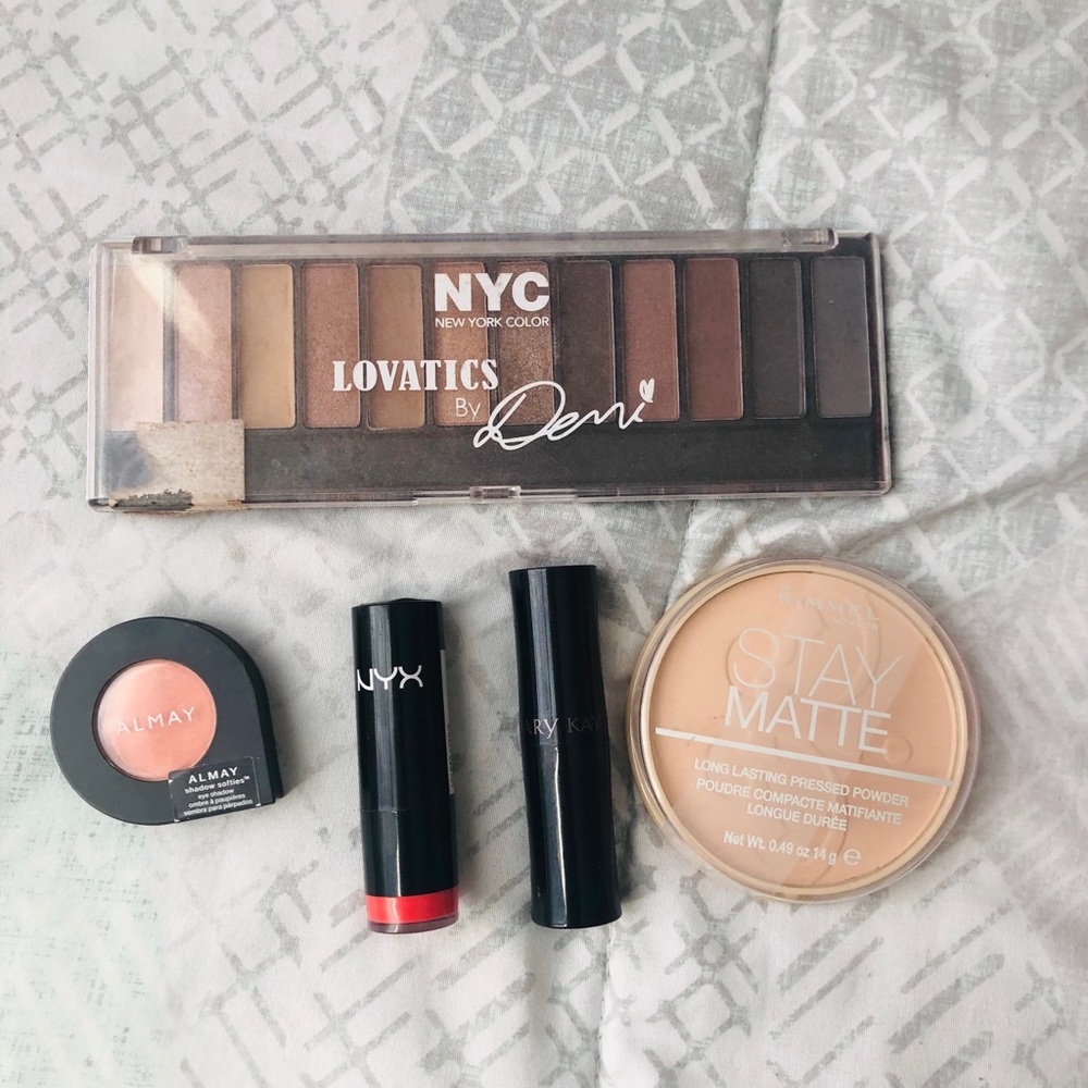 Makeup bundle